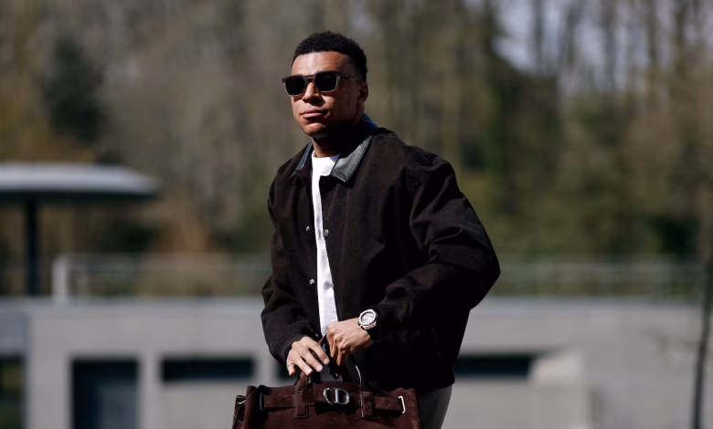 مبابي إصابة الركبة